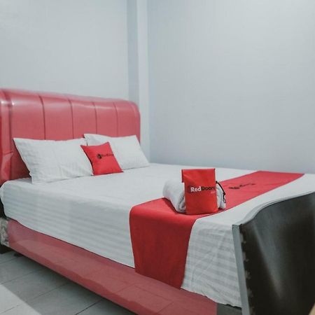 Hotel Reddoorz @ Jalan Pemuda Medan Exterior foto