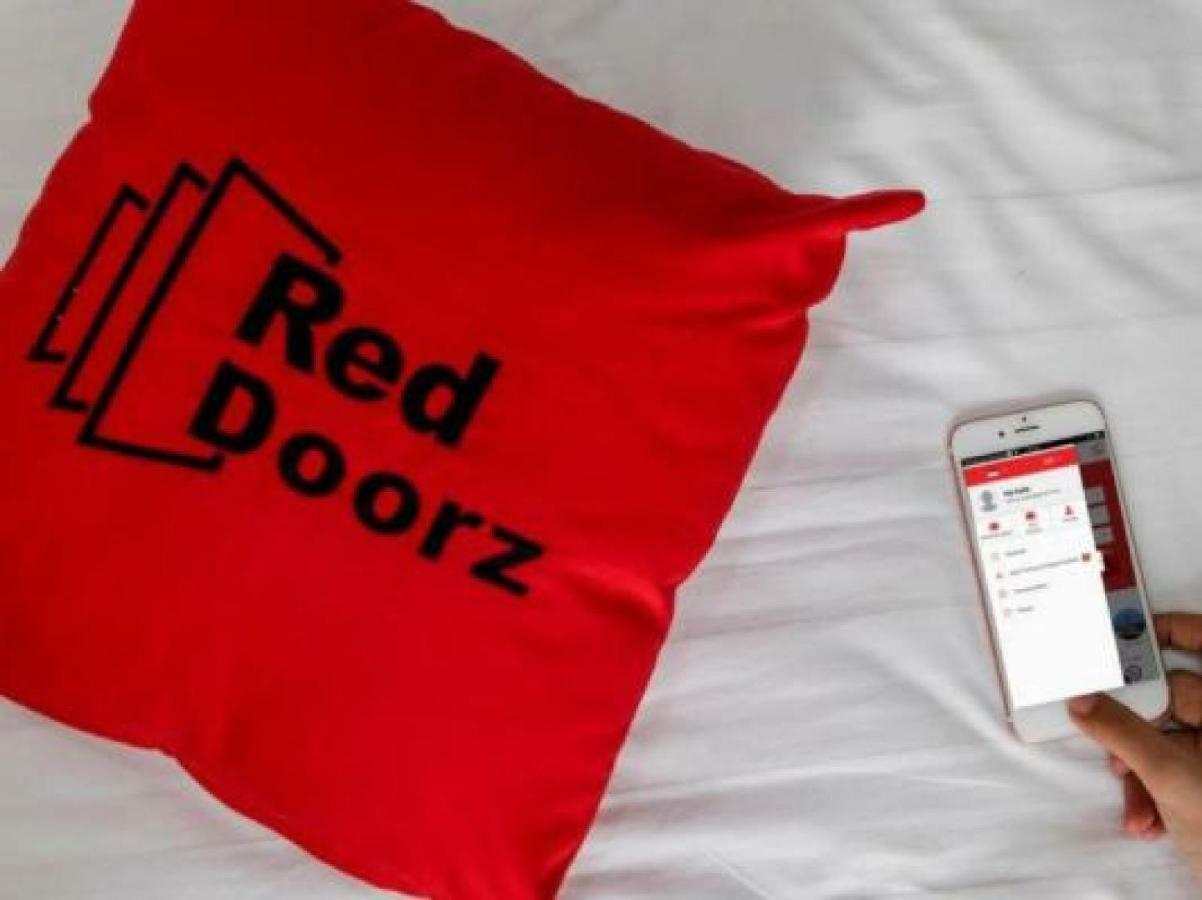 Hotel Reddoorz @ Jalan Pemuda Medan Exterior foto